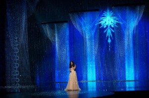 Swarovski crystals added brilliance to the stage during the performance of Oscar-winning song 